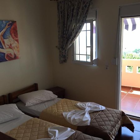 Toulipa Rooms Agia Ermioni Екстер'єр фото